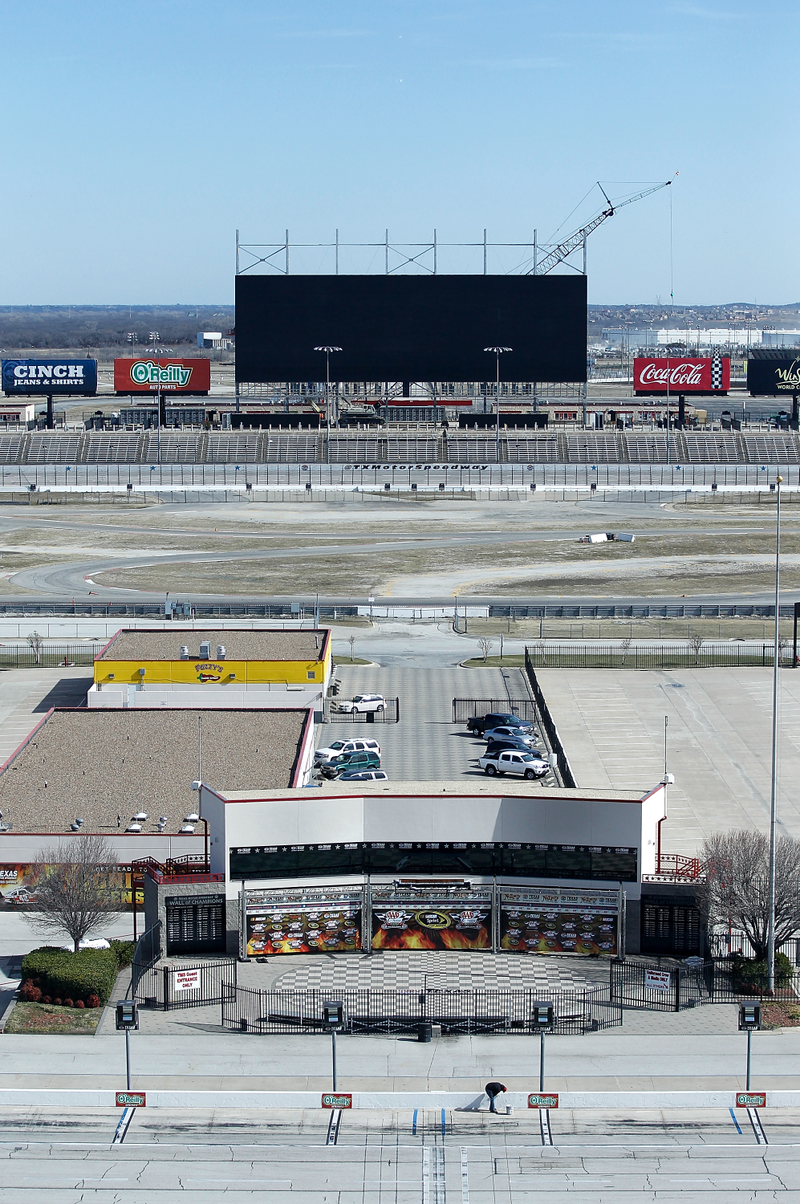 Illustration for article titled World's Largest HDTV Opens At Texas Motor Speedway, Could Fit 9 Alamos